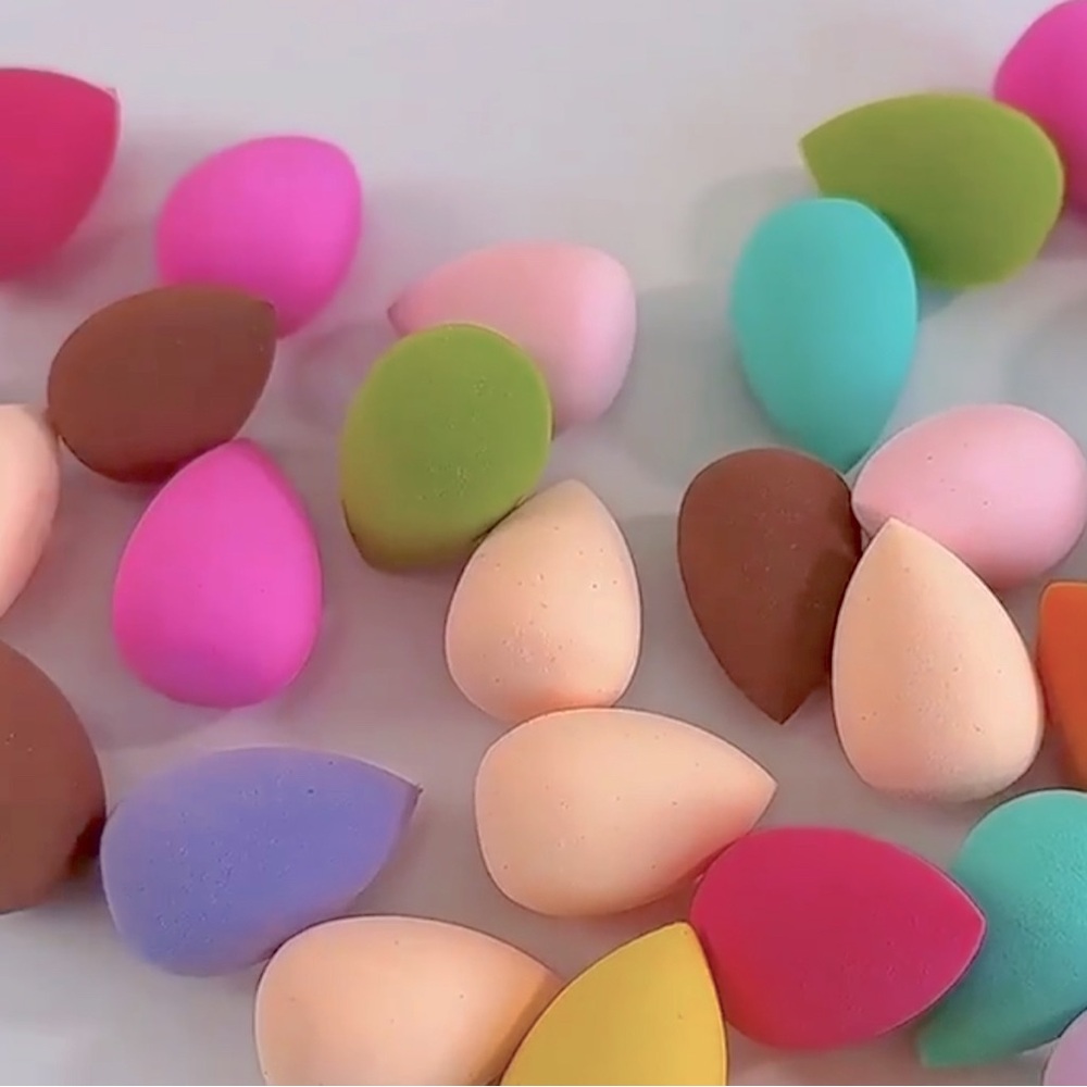 NWT! 10-pack of colorful makeup sponges